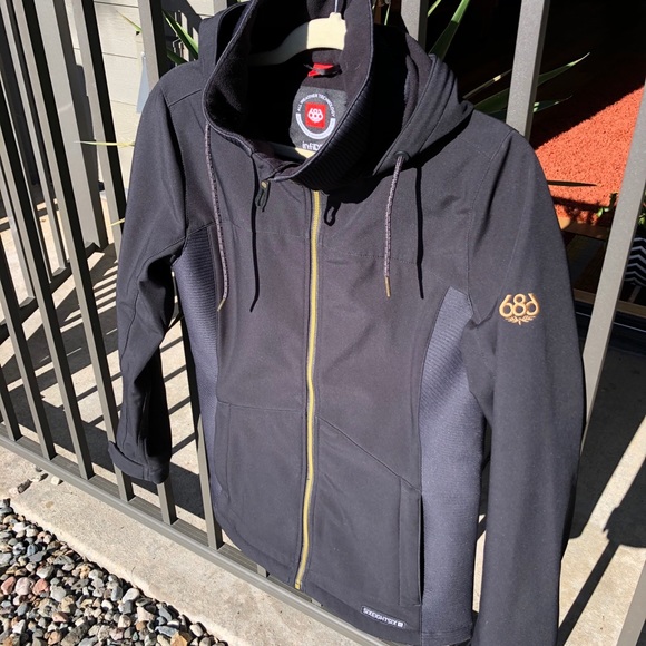 686 women’s snowboarding jacket size medium - Picture 6 of 9